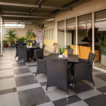 The Square Surabaya Hotel Экстерьер фото
