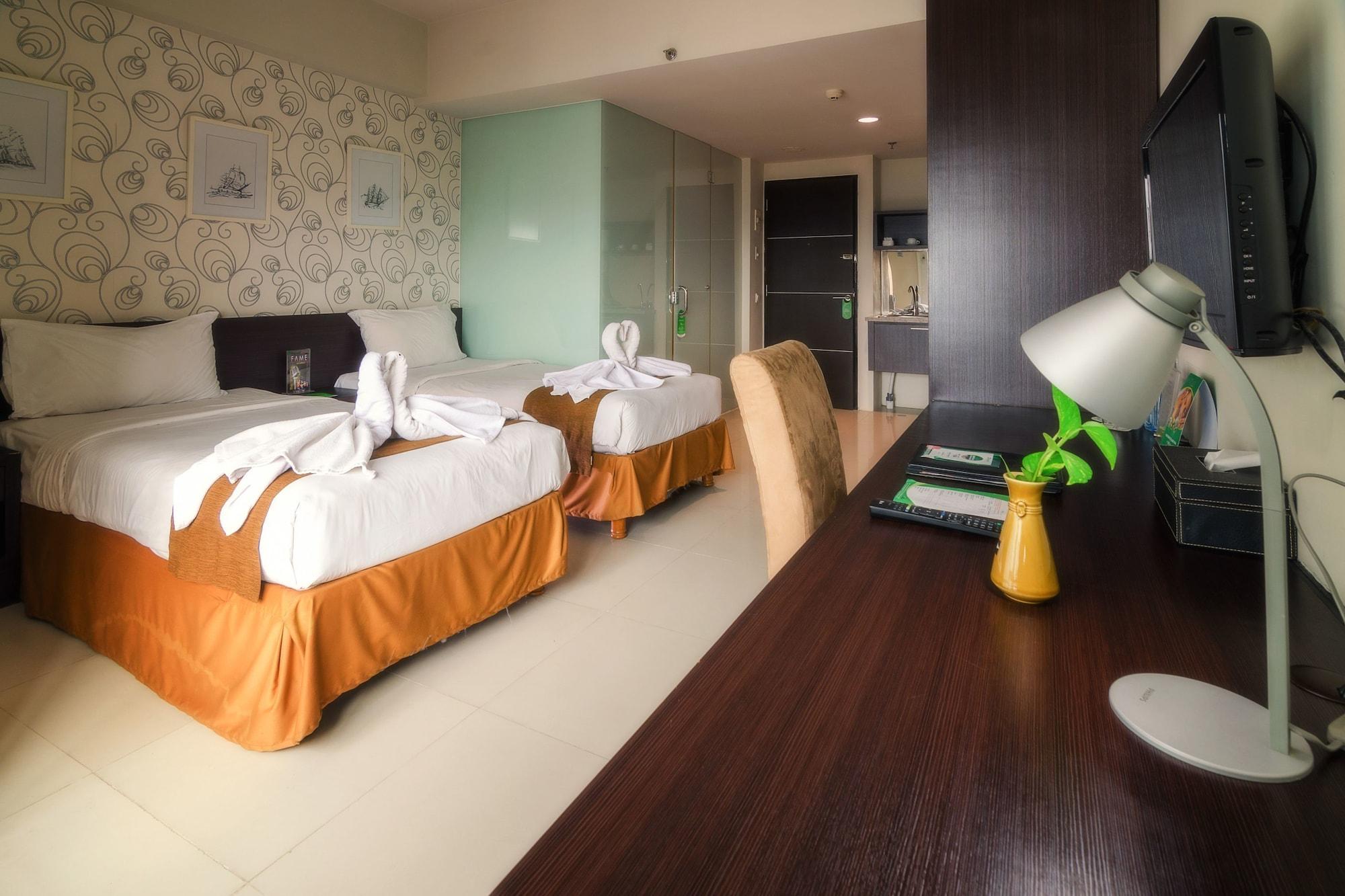 The Square Surabaya Hotel Экстерьер фото