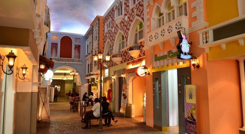 The Square Surabaya Hotel Экстерьер фото