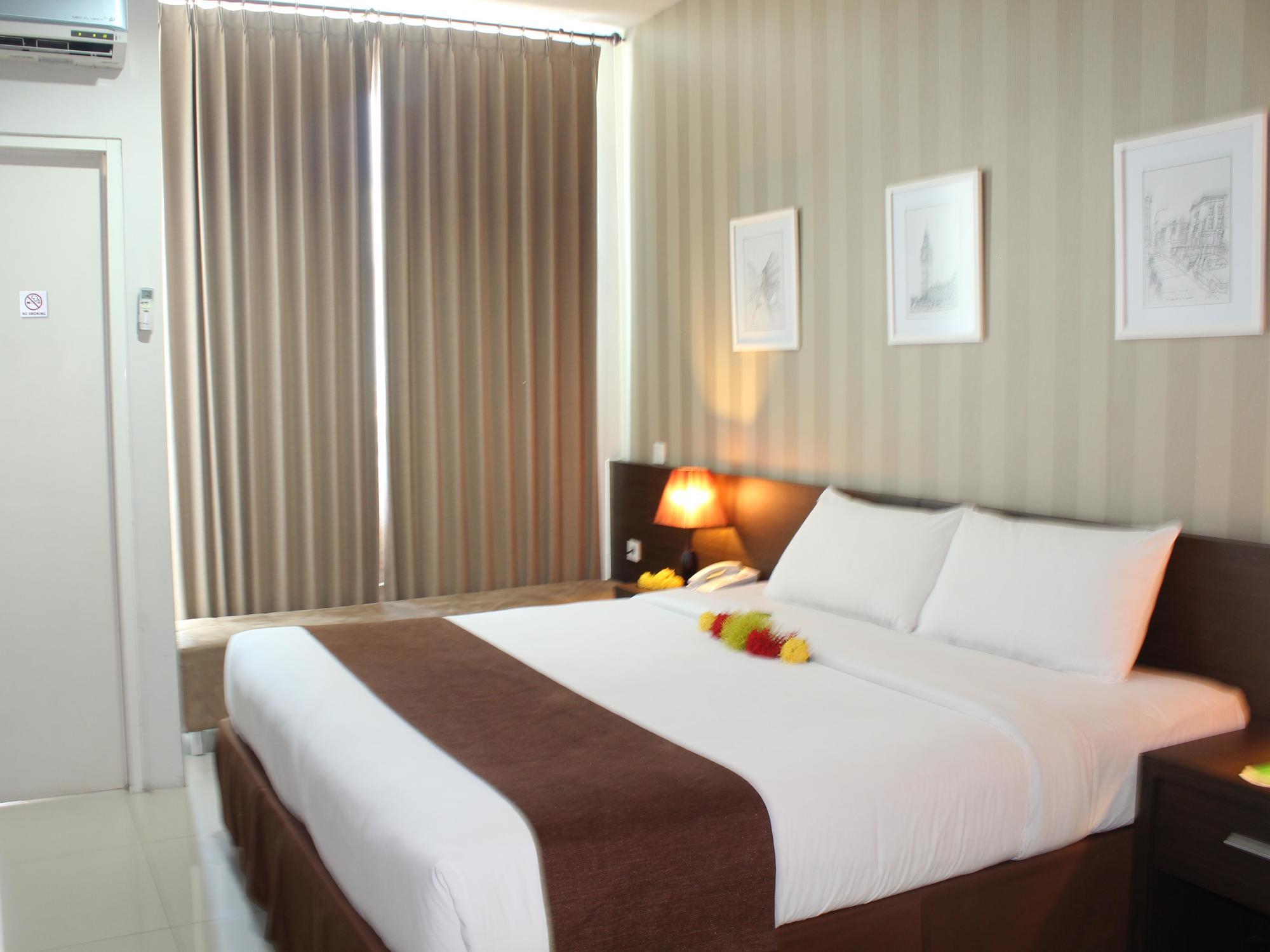 The Square Surabaya Hotel Экстерьер фото