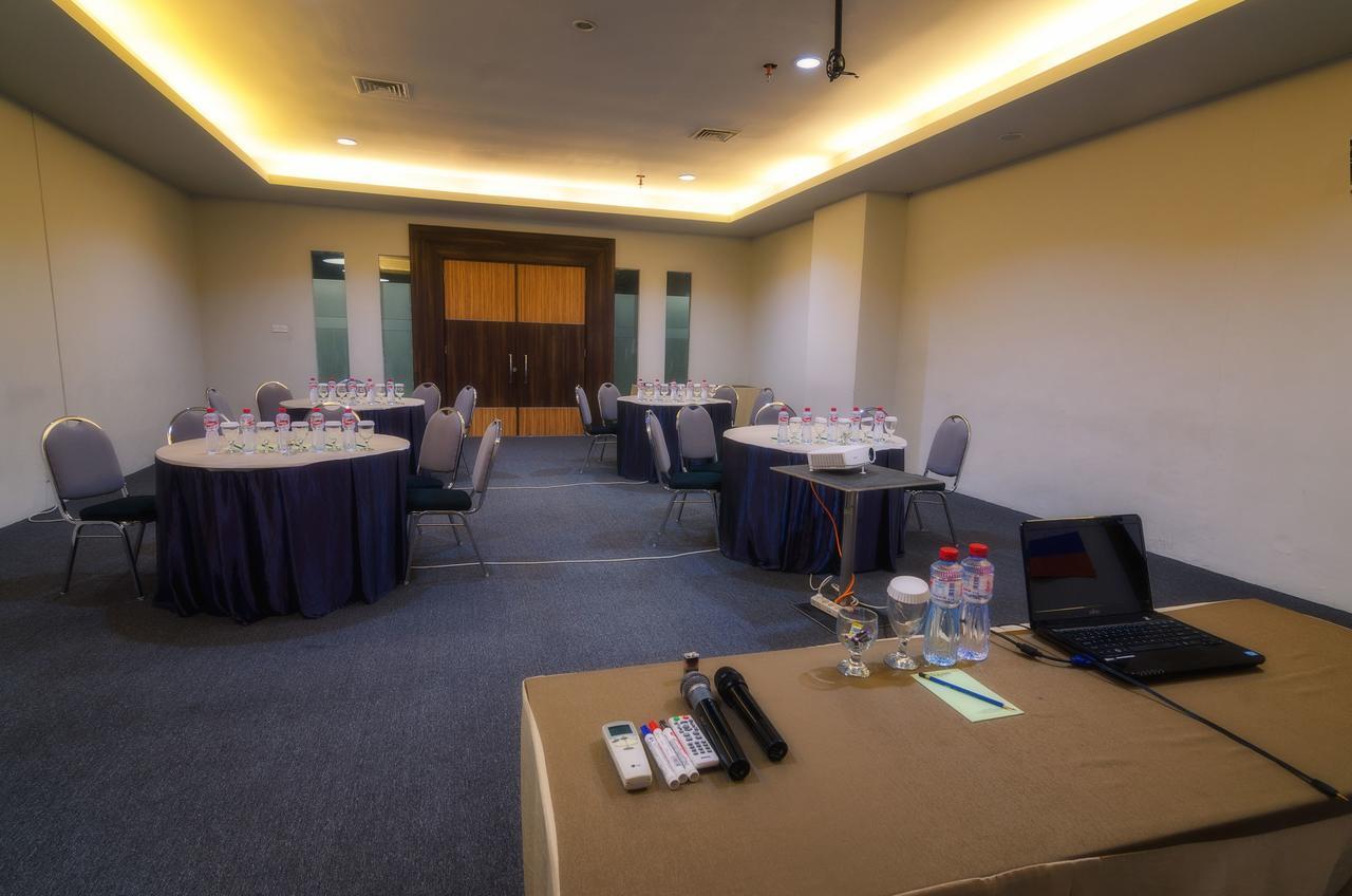 The Square Surabaya Hotel Экстерьер фото