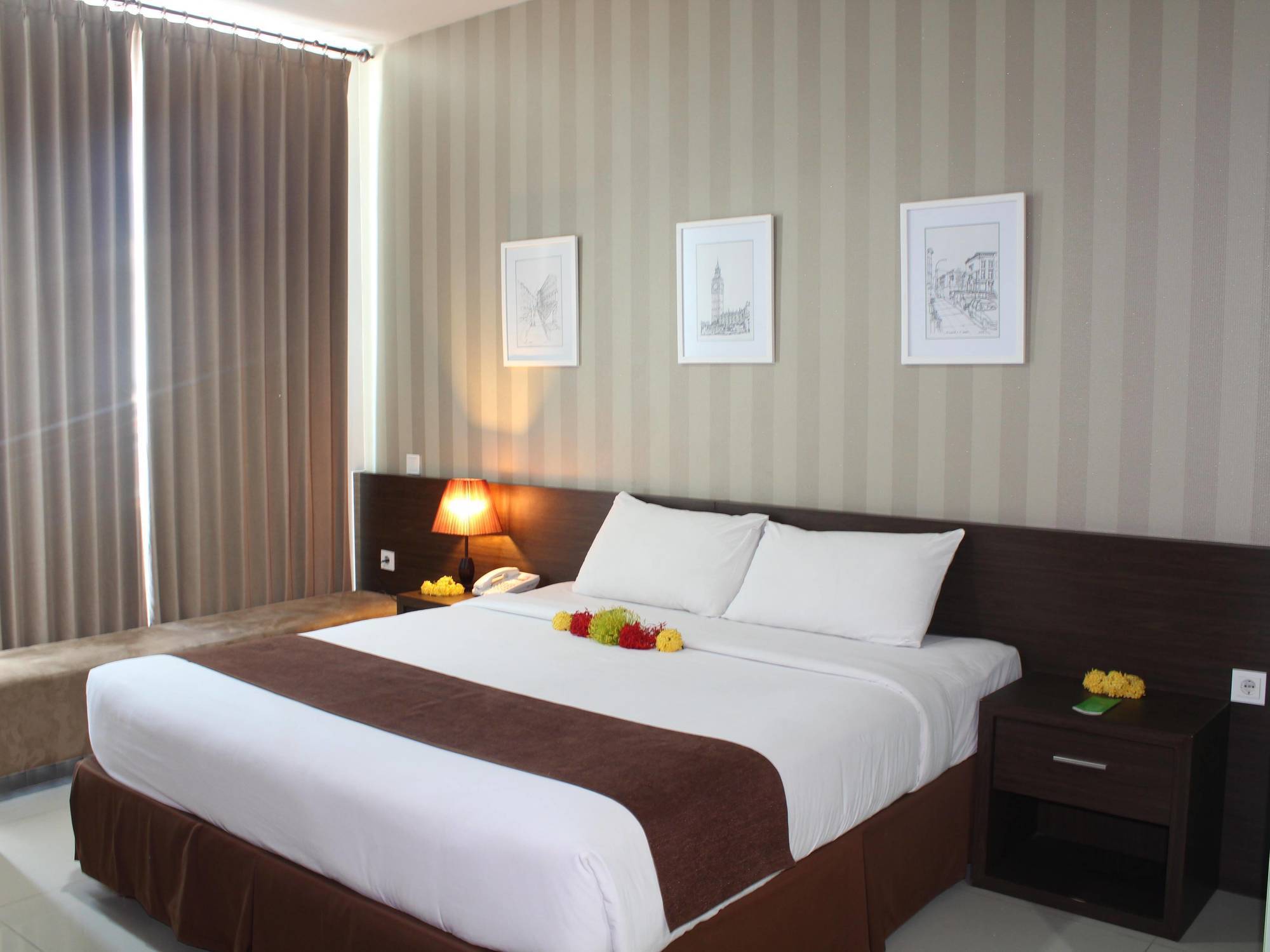 The Square Surabaya Hotel Экстерьер фото