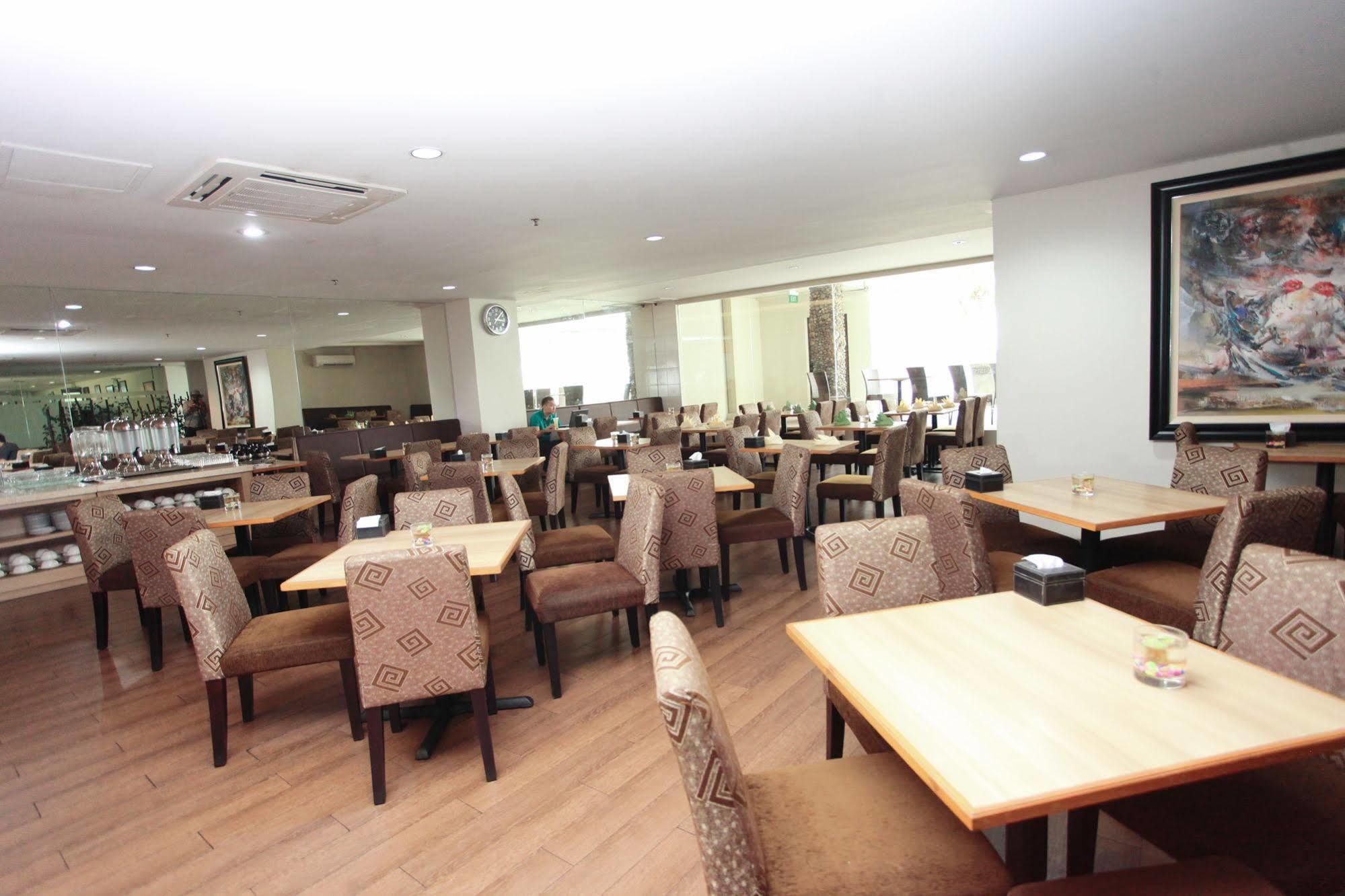 The Square Surabaya Hotel Экстерьер фото