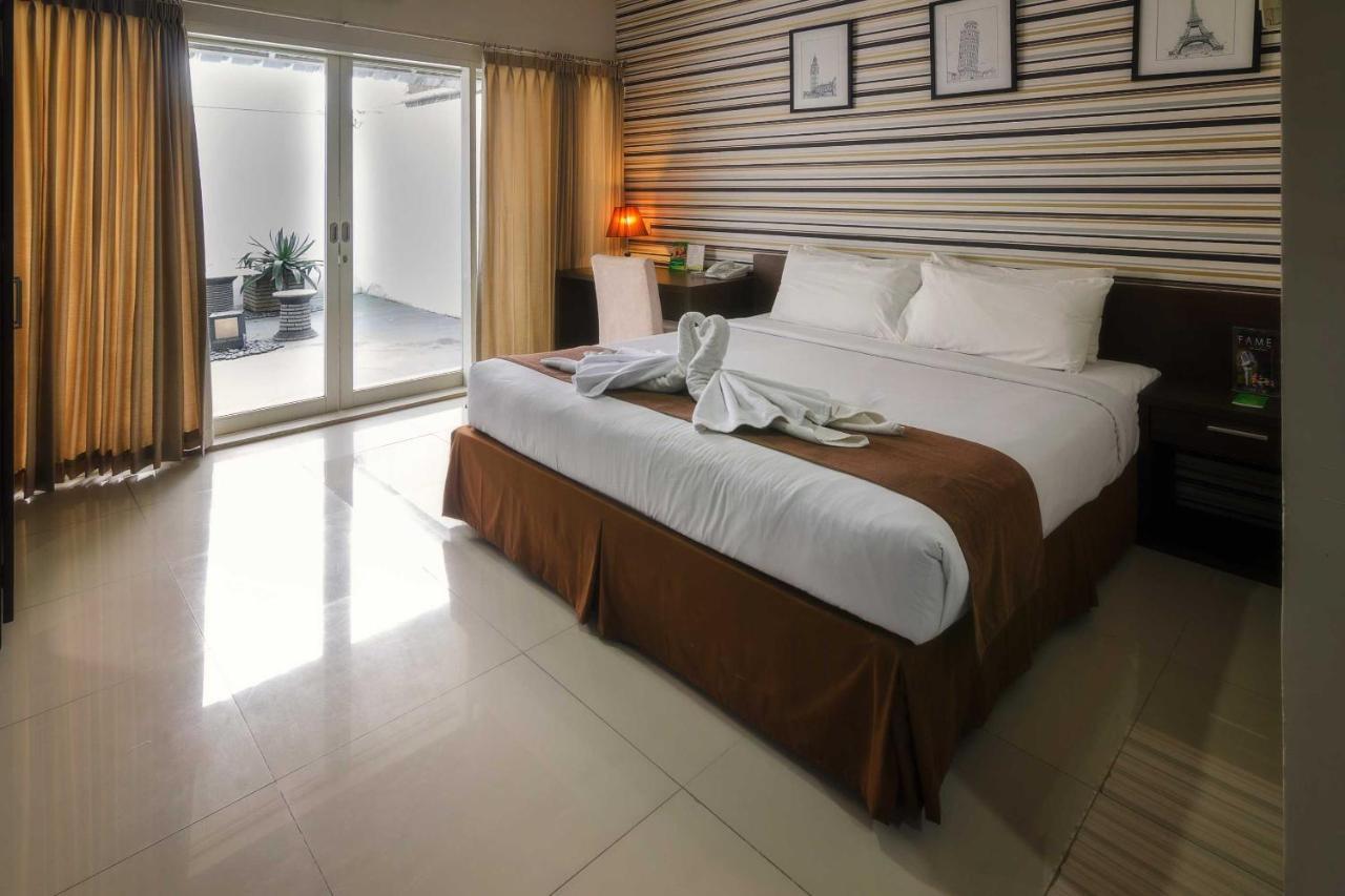 The Square Surabaya Hotel Экстерьер фото