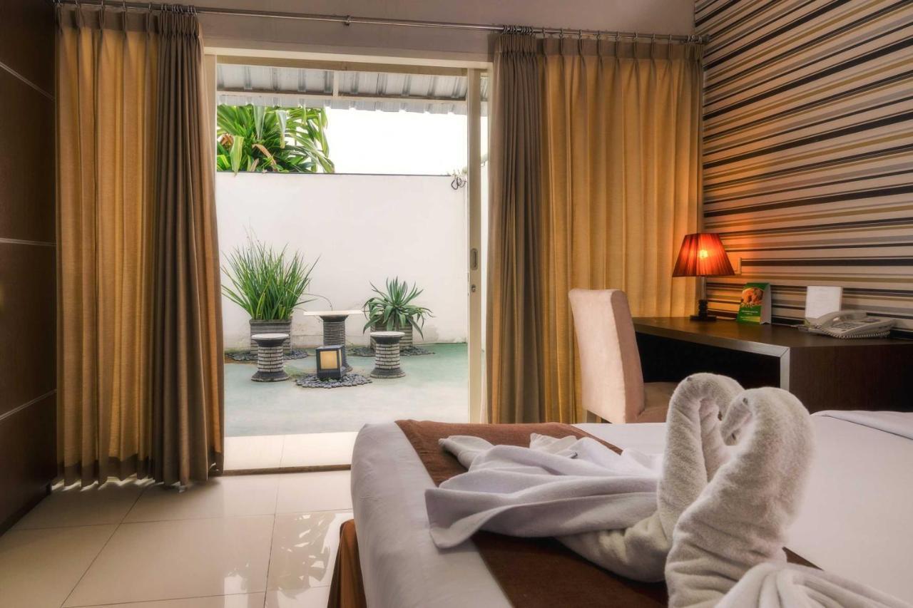 The Square Surabaya Hotel Экстерьер фото