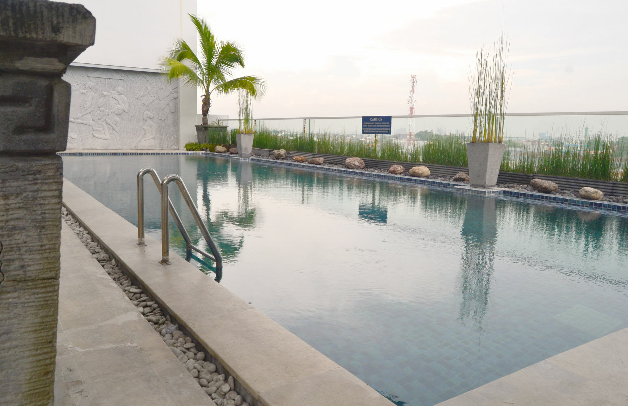 The Square Surabaya Hotel Экстерьер фото