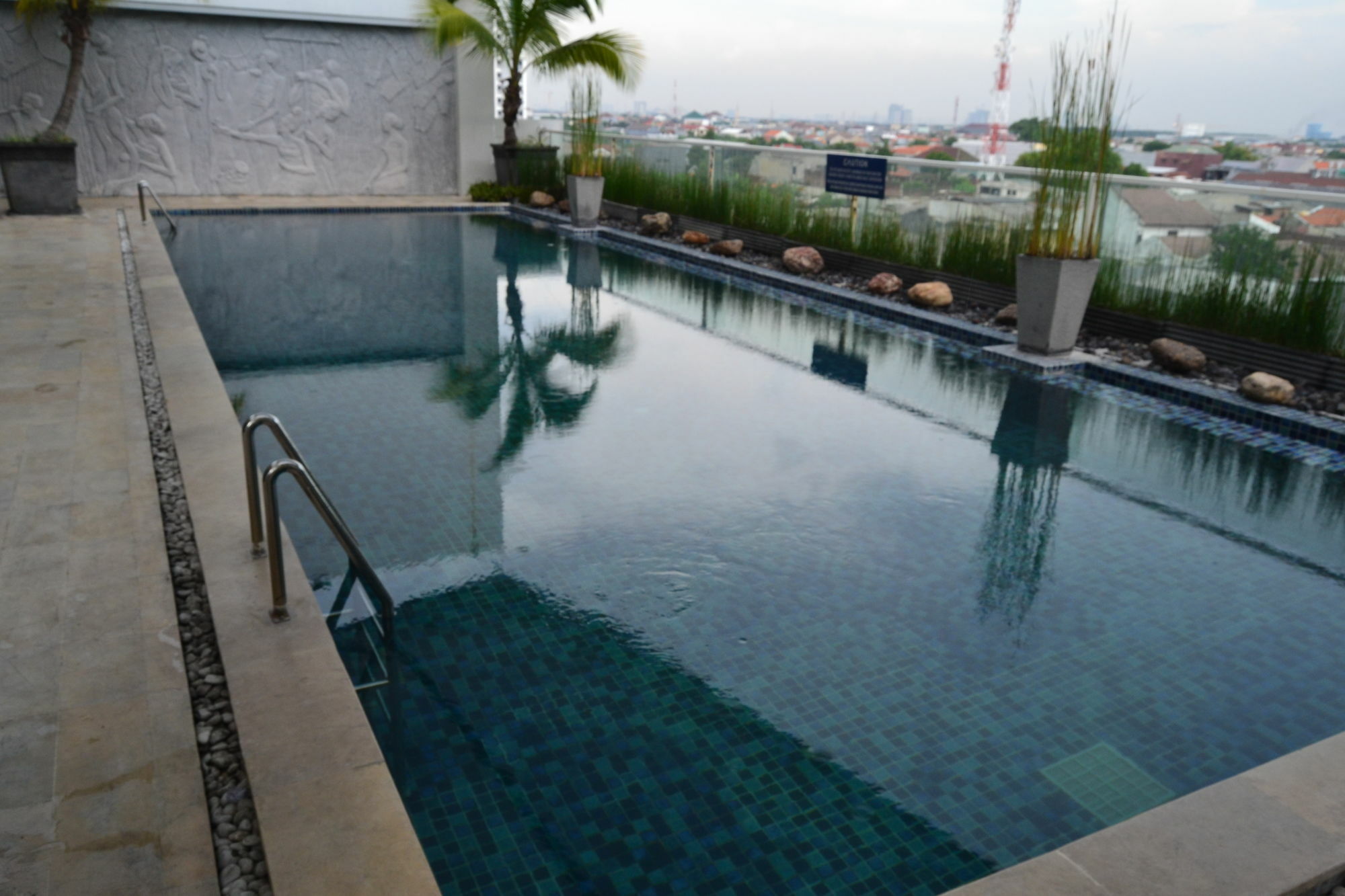 The Square Surabaya Hotel Экстерьер фото