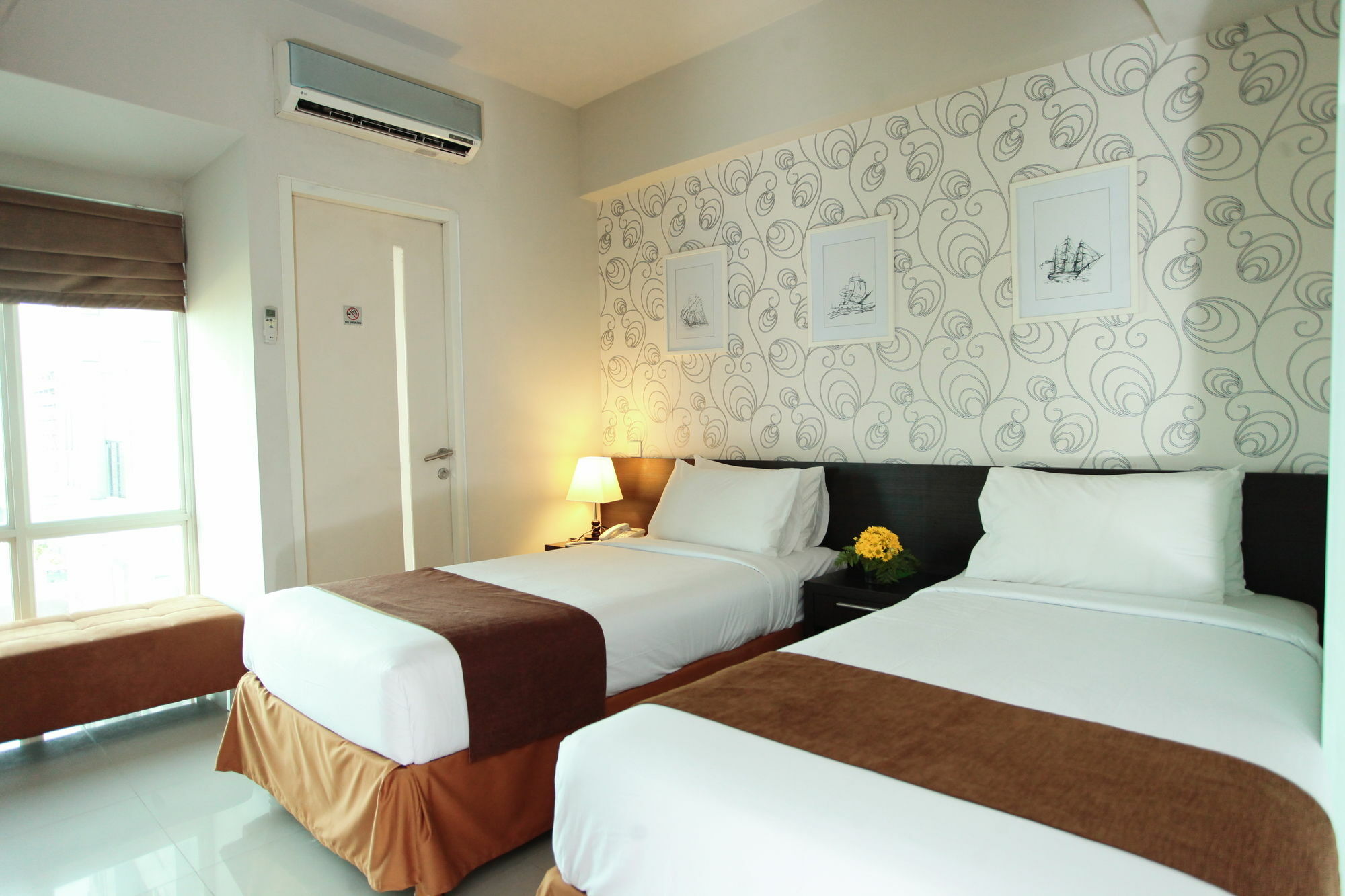 The Square Surabaya Hotel Экстерьер фото