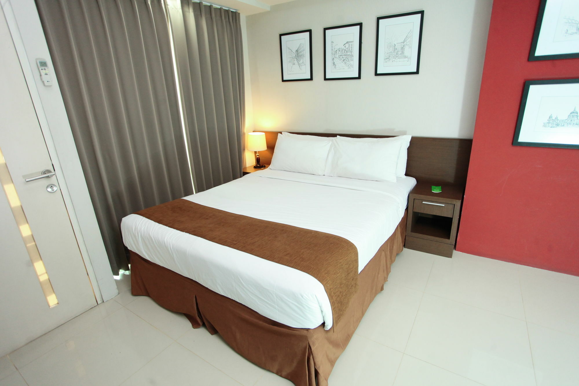 The Square Surabaya Hotel Экстерьер фото
